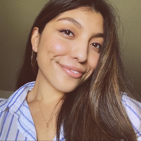Meet your Posher, Gabriela - Picture 1 of 1